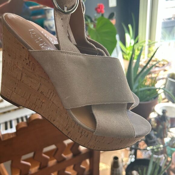 Franco Sarto Tan Wedge Sandals with Crossover Straps 9 - Picture 9 of 16